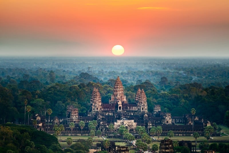 SIEMREAP – ANGKOR WAT - BAKHENG	                  (Ăn sáng, trưa, tối) 
